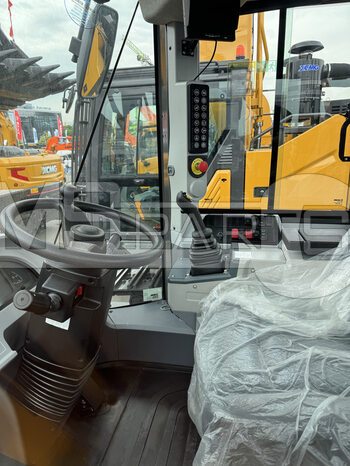 Фото: Крупногабаритный фронтальный погрузчик Фронтальный погрузчик XCMG XC998